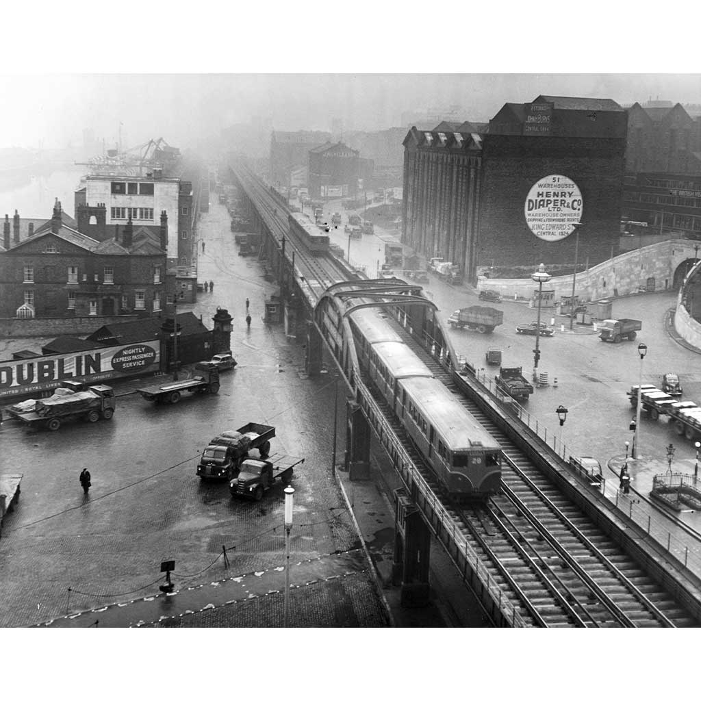 RAIL2274: Black and White City Bridge