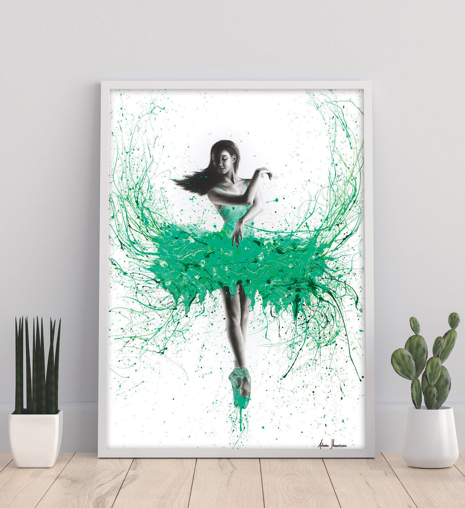 AHVIN137: Southern Jade Ballerina